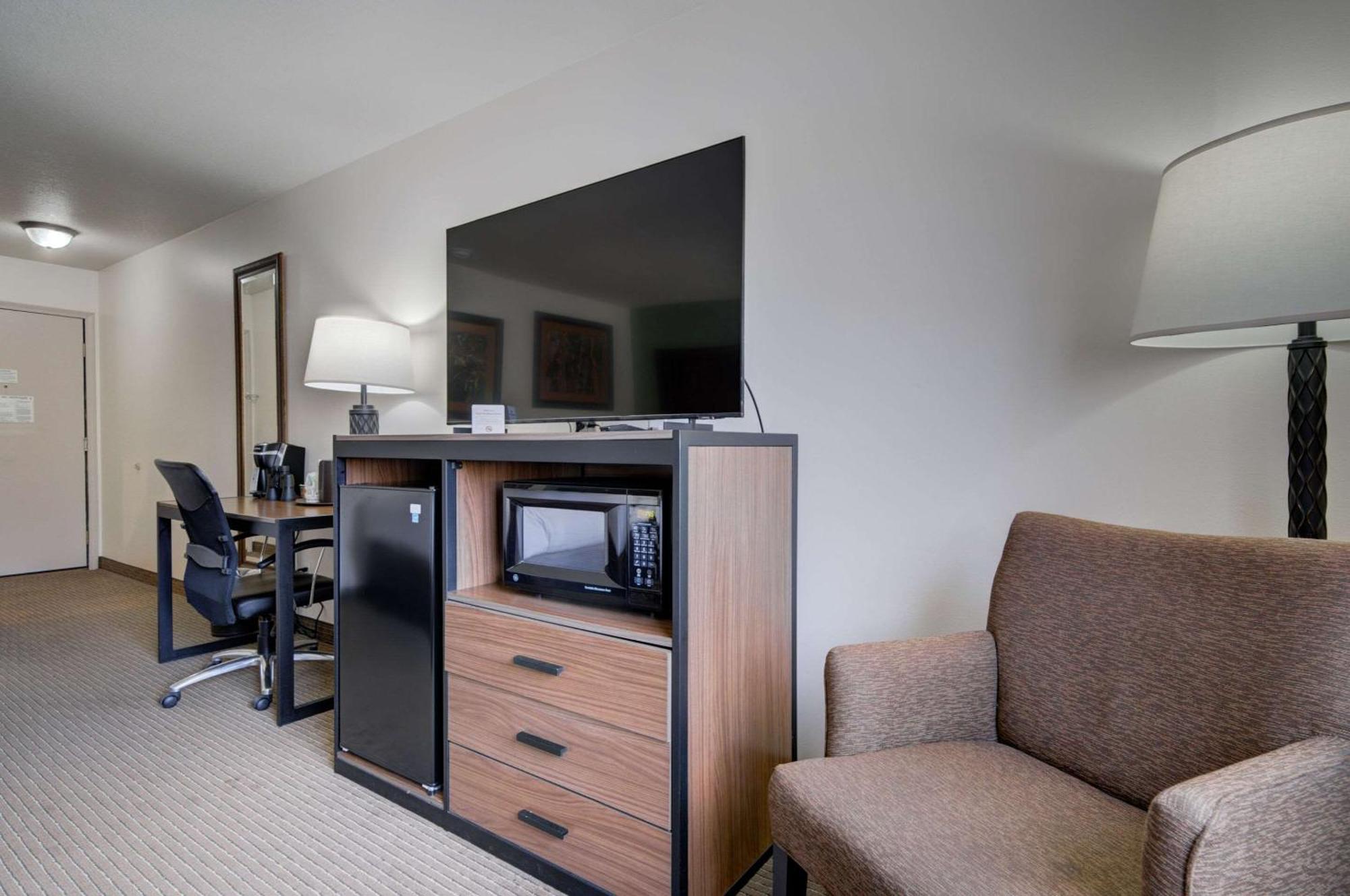 The Ridgeline Hotel At Yellowstone, Ascend Hotel Collection Гардинър Екстериор снимка