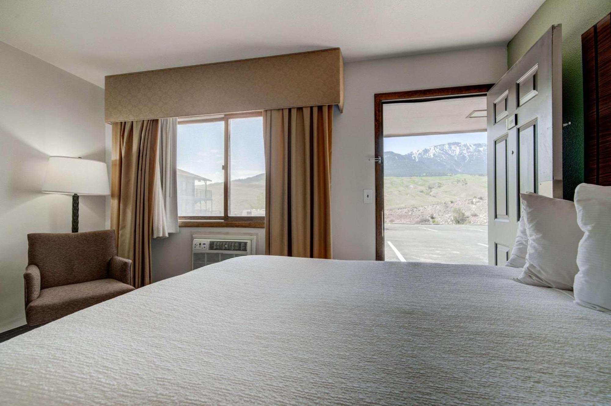 The Ridgeline Hotel At Yellowstone, Ascend Hotel Collection Гардинър Екстериор снимка