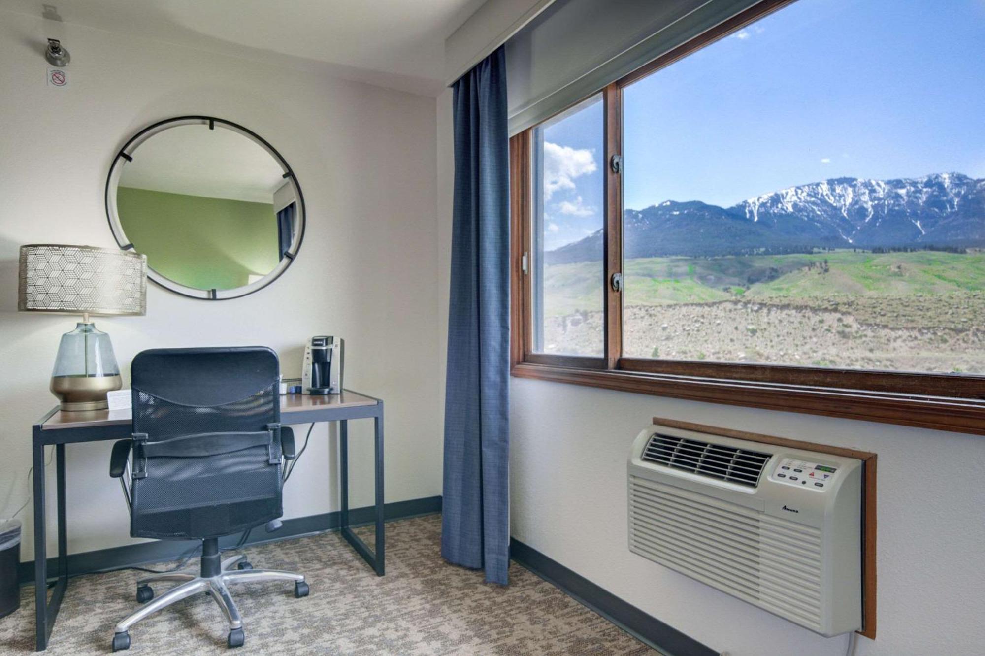 The Ridgeline Hotel At Yellowstone, Ascend Hotel Collection Гардинър Екстериор снимка