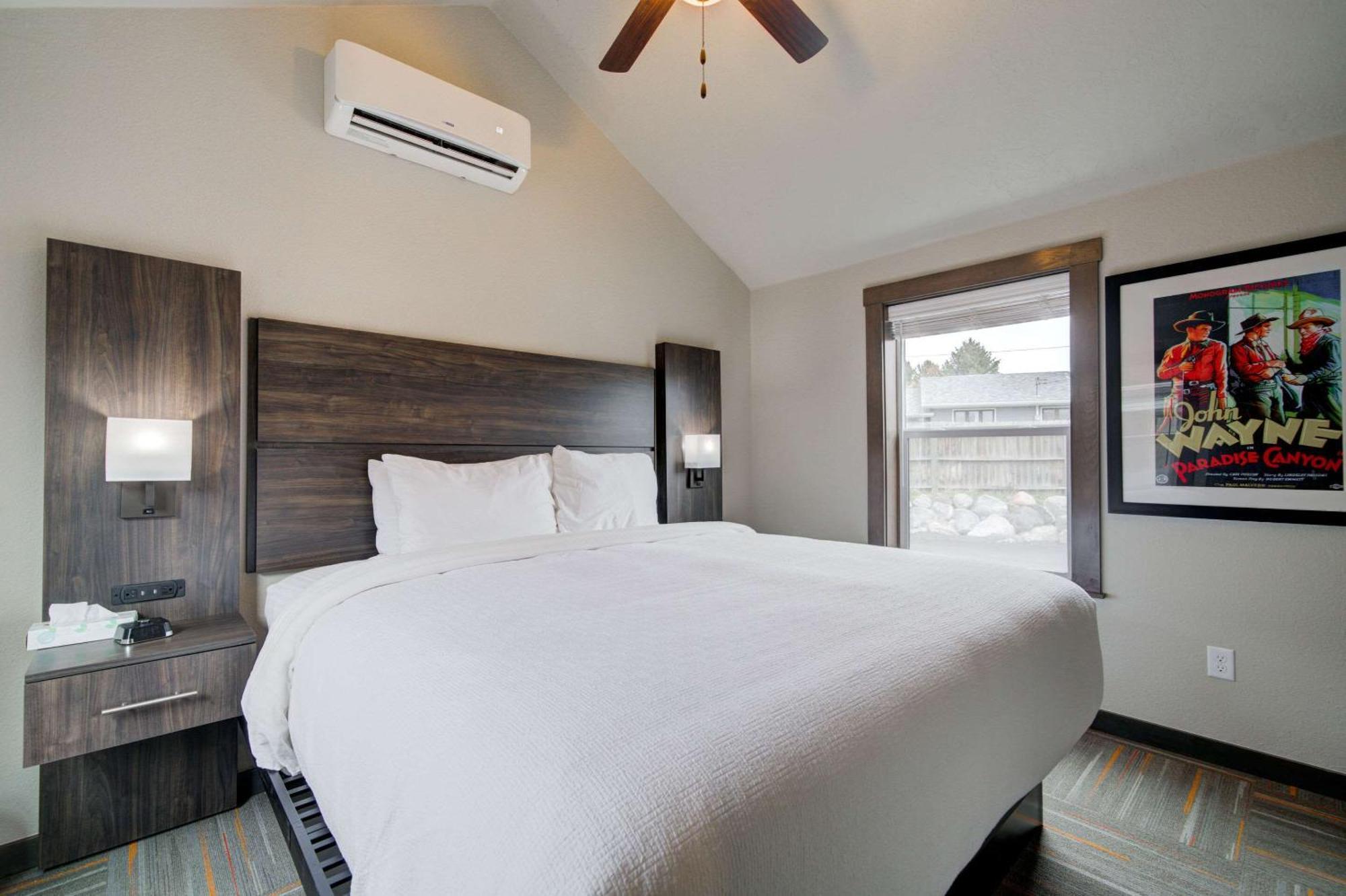 The Ridgeline Hotel At Yellowstone, Ascend Hotel Collection Гардинър Екстериор снимка